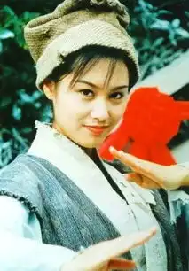 朱茵穿露肩装晒美照我相信相由心生
