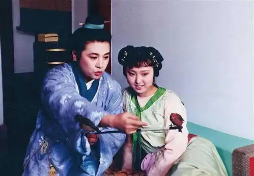 贾府4个旁系子弟,都与王熙凤有关系,有一个竟让宝玉吃醋
