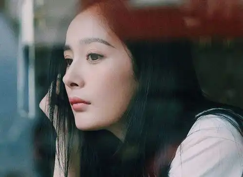 又一女星追星成功,王艺瑾晒和杨幂同框照,新一代闺蜜诞生了
