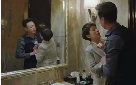 小欢喜中骚扰海清的他,正阳门下金粉世家中都很招恨
