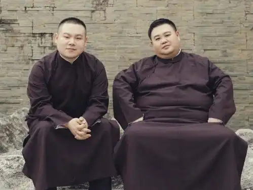 第一次上台说相声的岳云鹏紧张到胃痉挛,下场就哭了,现在成大师