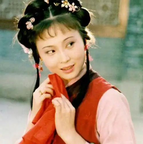 红楼梦小红分明有来头有背景,为何在怡红院总是被骂