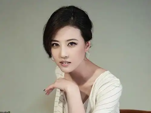 新倚天屠龙记周海媚成了灭绝师太,简直是女星事业轨迹的见证
