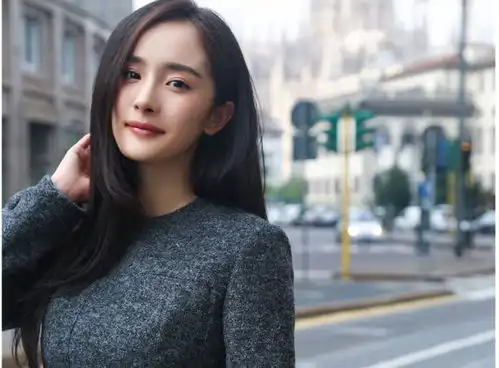 杨幂现身机场,再现带货女王的功力,却因这个引吐槽
