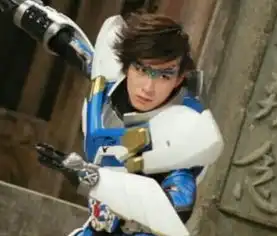 铠甲勇士当铠甲没有头盔时,刑天忍了,看到飞影老公看看我
