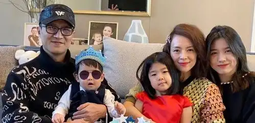 直接拿汪峰的长相开玩笑,那英的耿直,章子怡接受吗