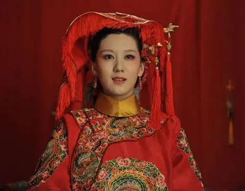 甄嬛传果郡王大婚之日有两位侧福晋,为何他执意要去浣碧的房中
