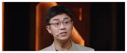 演员情商最低的主持人出现了赵薇也圆不回,大写的尴尬