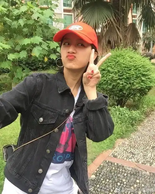 谈判官童恬恬,独家记忆薛桐,这枚上戏校花你们注意到了吗
