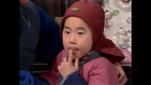 红楼梦刘姥姥进大观园,板儿看着小孩吃肉,馋的直流口水