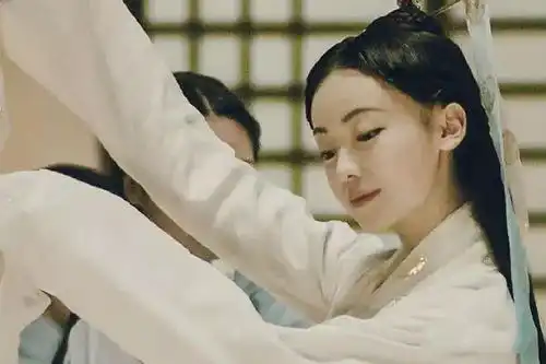盘点吴谨言古装扮相,婉儿清丽可人,妲己最惊艳
