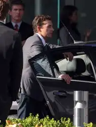 变形金刚3曝新片场照高挑罗茜性感装亮相