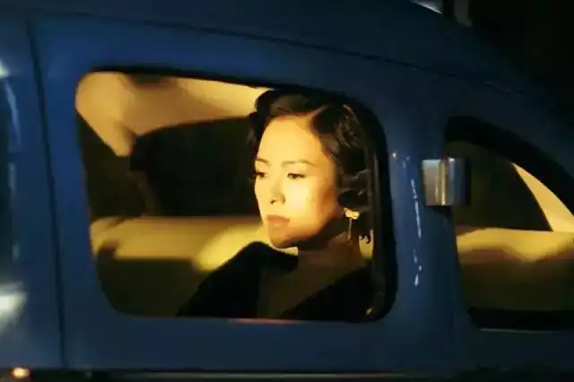 原来女艺人换上了国民装,都会变得特别美