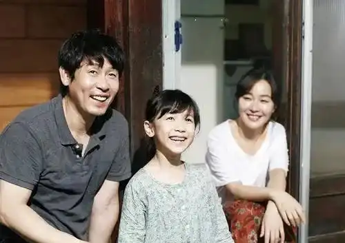 上幼儿园的孩子和你谈结婚,你却还在说他是垃圾桶里捡来的