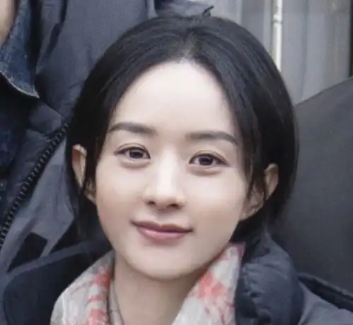 赵丽颖新剧杀青,官方晒出主演大合照,但赵丽颖素颜状态最吸睛
