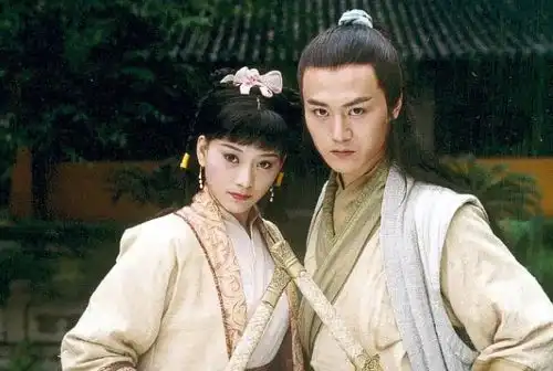 笑傲江湖岳灵珊为何会抛弃令狐冲,转爱林平之
