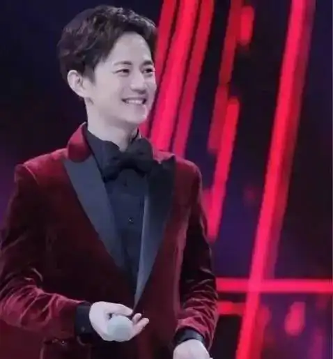 他宠谢娜20年,随手送的礼物都是豪车,自己却多年开一辆平价车