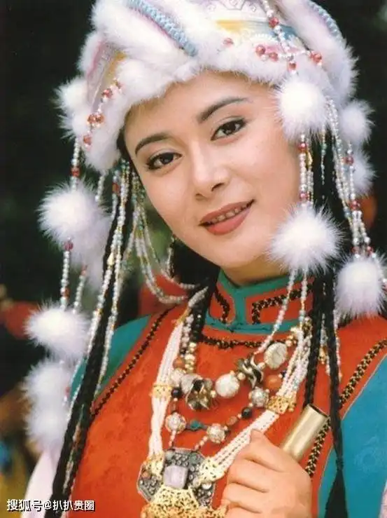还珠格格塞娅公主张恒近照曝光少女感满满,超大高档豪宅抢镜
