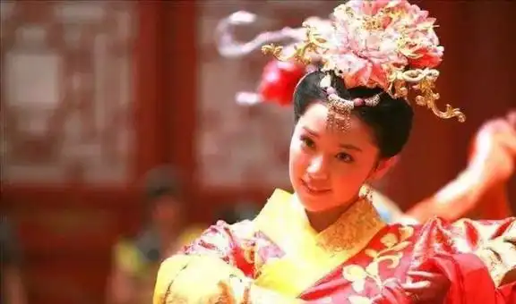 还珠格格为何愉妃不喜欢小燕子看小燕子抢走了她什么吧