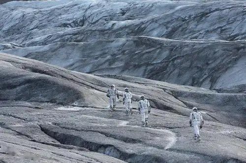 星际穿越重映宇宙奇观引爆观影热潮
