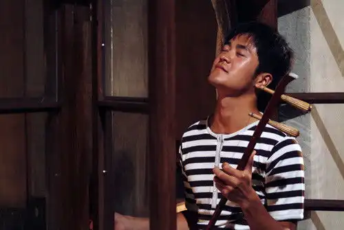 他曾出演杜拉拉,和张歆艺是同班同学,却在28岁就自杀身亡
