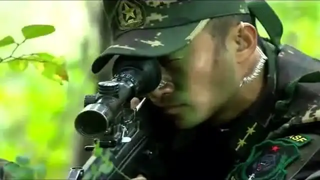 我是特种兵2何晨光猜到了蝎子在暗中帮助他们,何春光真的太机智