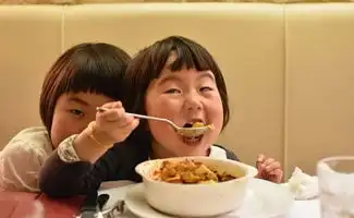 日本一妈妈因狂晒女儿的丑照走红网络网友是亲妈吗哈哈哈哈哈