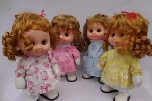 它总盯着我5岁女儿被千元玩具娃娃吓哭,网友换我我也怕