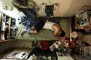 不足10平米的香港鸽子笼,住一家n口人,比蜗居蚁族都惨