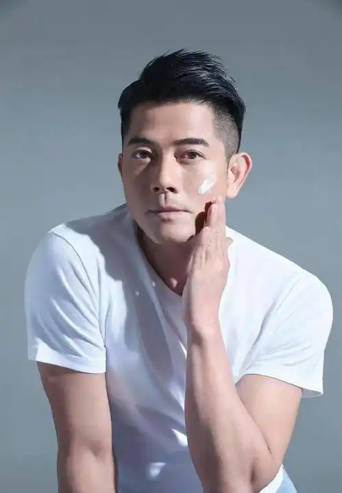 每日八卦郭富城打戏伤到下体陈伟霆带女友见父母
