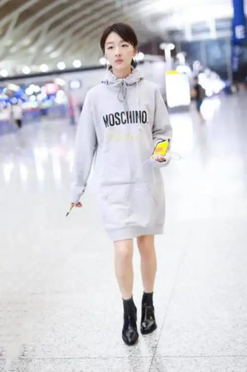 太佩服周冬雨了,干瘪身材也能穿得高级又气质,平胸一样美成仙