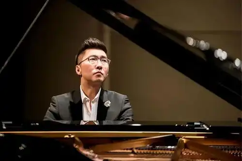 回顾美人陈数嫁大5岁钢琴家,为继子放弃生育,当后妈也幸福
