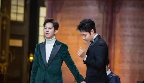 明侦6先导片高能来袭,白敬亭眼神超有戏,烟熏妆酷炫亮相
