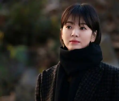 宋慧乔自称上学时没收到过情书看到她昔日短发照片,反正我不敢