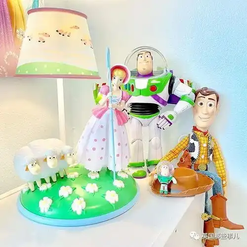 她把自家每个房间手工打造成迪士尼主题,各种精致细节太梦幻了
