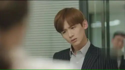 夏至未至颜末突然空降成为白敬亭的顶头上司,白敬亭被训斥一脸懵