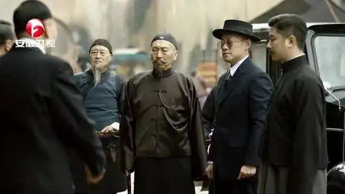 觉醒年代张长礼请辜鸿铭吃饭,不料辜鸿铭不理睬,一点瞧不上他
