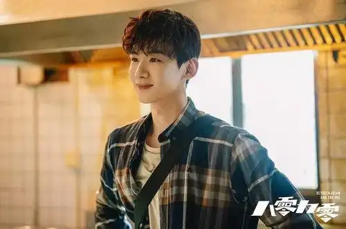 白敬亭新剧八零九零开播,获得网友称号不净亭