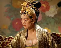 惜肉如金性感丰满只脱不露的华人女星
