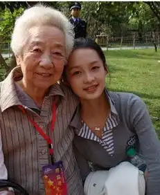 90后小花旦李沁素颜照,清秀可人2
