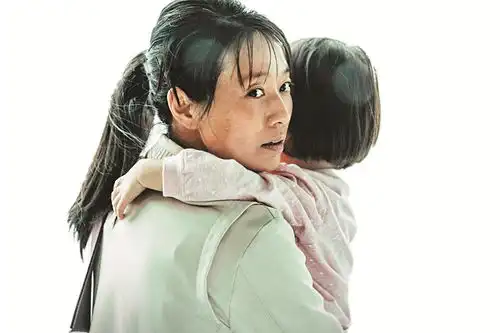 马伊琍发了一张照片,网友泪目你是个特别棒的妈妈和演员
