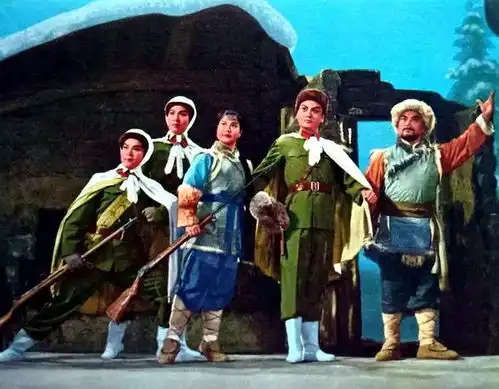 样板戏智取威虎山,8位演员3位去世,1位无消息,4位健在
