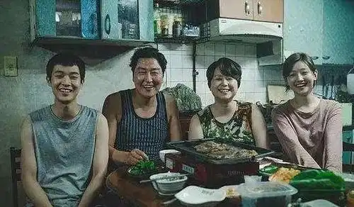 朴素丹凭寄生虫熬出头摆脱金高银第二称号有望成忠武路新代影后
