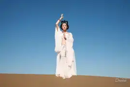 不怕贼惦记11月上映曝张馨予首款造型照
