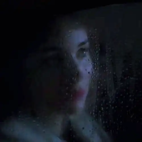 从电影剧摄影里截图来