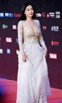 她是周润发的女儿,今身家近亿豪车出行,欲挑战柳岩的地位
