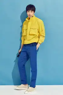 组图张鲁一大片玩转暖系街头运动风神态不羁随性洒脱
