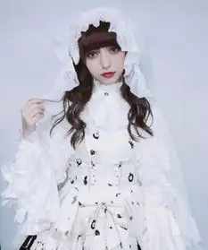 日本爆红的洛丽塔美少女,真人版混血芭比,靠漫画眼成新晋宅男女神