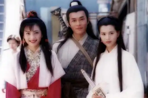 96版段誉王语嫣同框,一个形单影只一个儿女满堂,莫名的心酸
