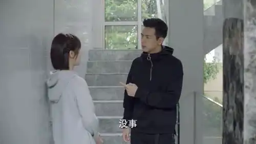 韩商言给佟年做自我介绍,佟年一句话将其打回原形
